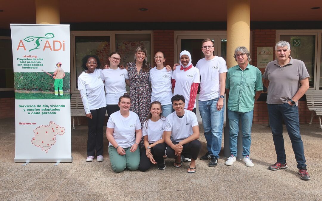 ATADI recibe a ocho jóvenes que realizarán voluntariado durante seis meses