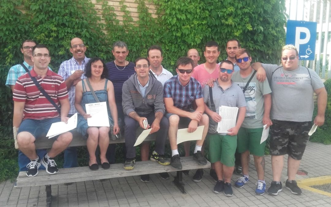 Los trabajadores de ATADI Empleo reciben el certificado de profesionalidad