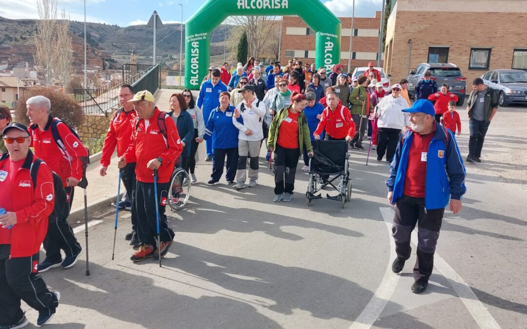 400 personas participan en la XVIII Marcha Senderista ATADI Alcorisa