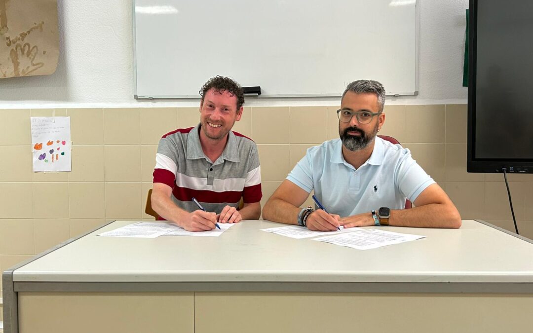 ATADI Empleo y el Ayuntamiento de Torre de Arcas firman un contrato para el mantenimiento urbano del municipio