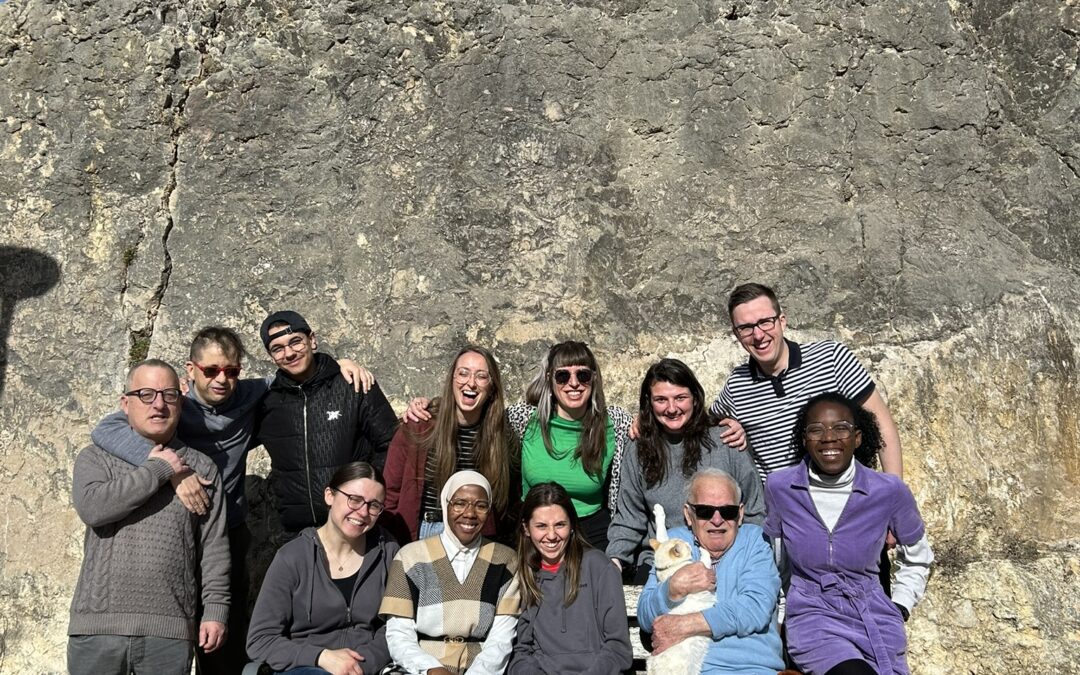 Los ocho voluntarios europeos de ATADI se despiden de la provincia en una jornada en Cantavieja