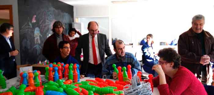 El presidente de Aragón, Javier Lambán, visita ATADI