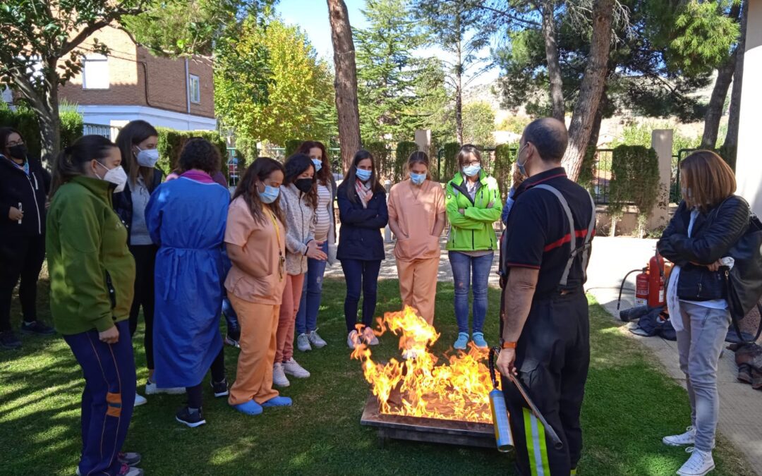 Los trabajadores de ATADI reciben formación en extinción de incendios
