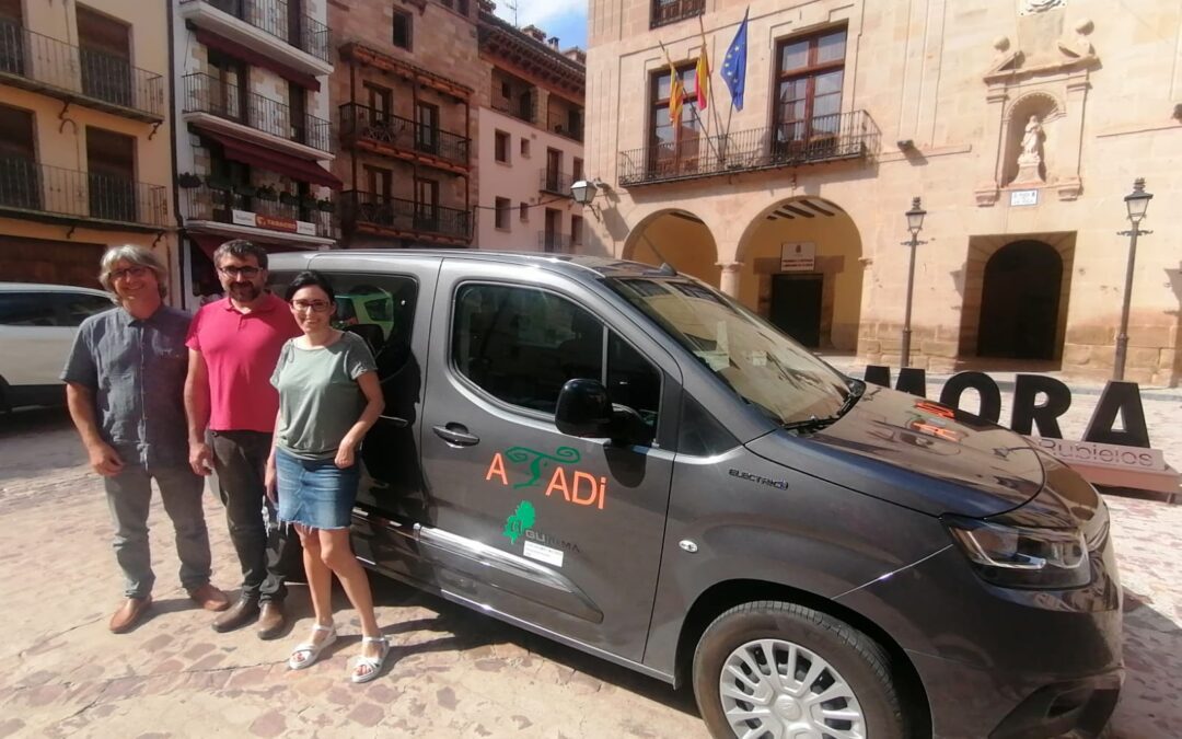 Agujama contribuye a financiar un vehículo eléctrico para ATADI Mora de Rubielos