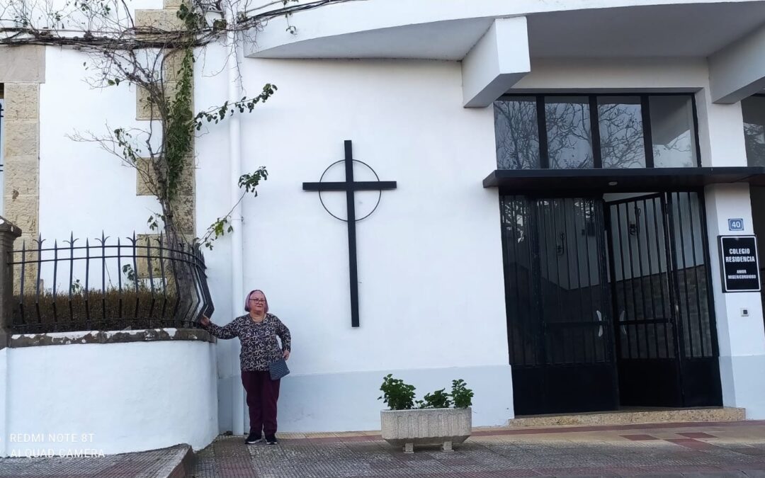 Emotivo regreso al colegio 45 años después