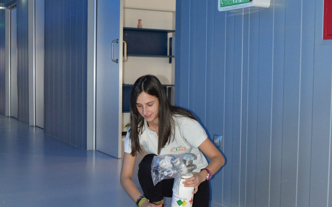 Trabajadores de ATADI Mora de Rubielos se forman para usar el desfibrilador