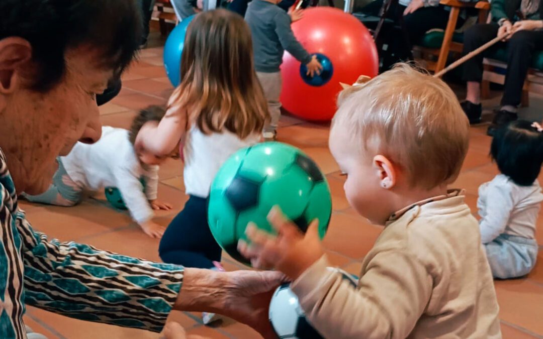 Experiencias sin edad: ATADI y la Escuela Infantil de Cantavieja se unen cada lunes
