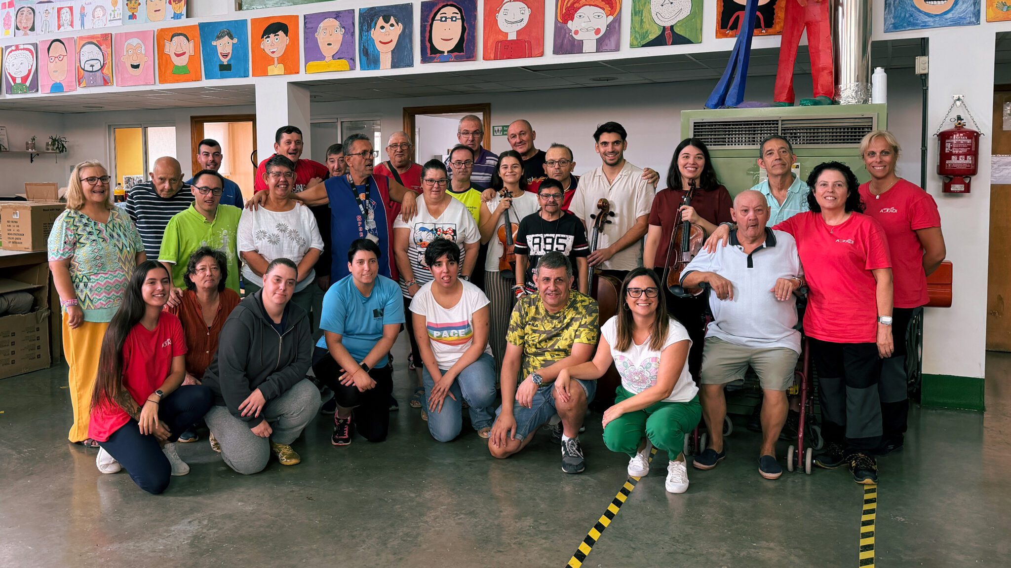 El centro de ATADI Andorra recibe la visita de un trío de cuerda de Musethica con un concierto de música clásica