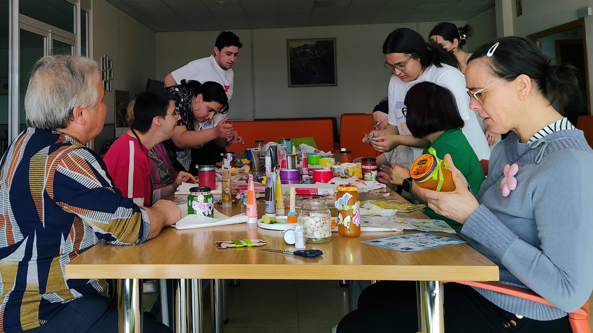 Mucho color en el taller de ocio y tiempo libre en Alcorisa