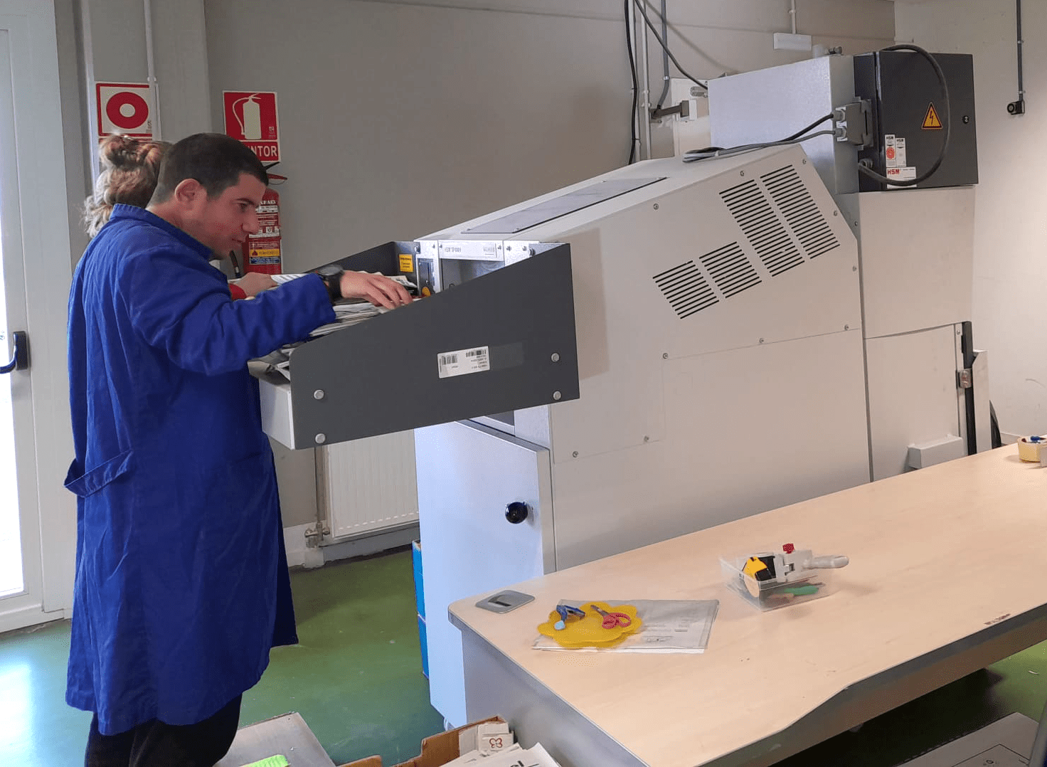 Triturado de papel en ATADI Valderrobres