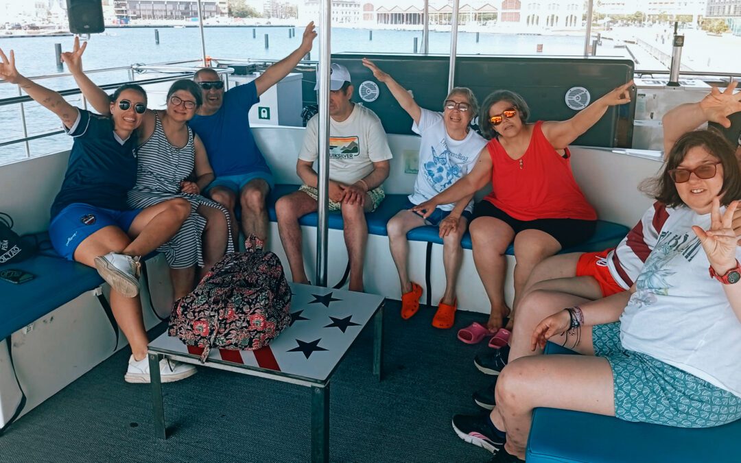 Los usuarios de ATADI disfrutan de unas merecidas vacaciones en la playa